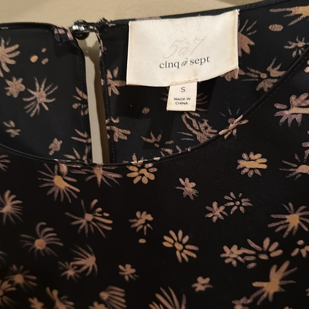 Cinq á sept Floral Black and Pink Women's Top - Picture 2 of 4